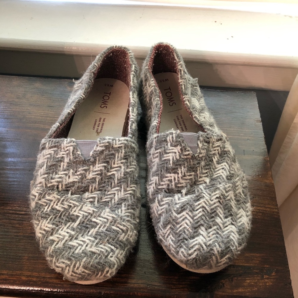 TOMS gray and white